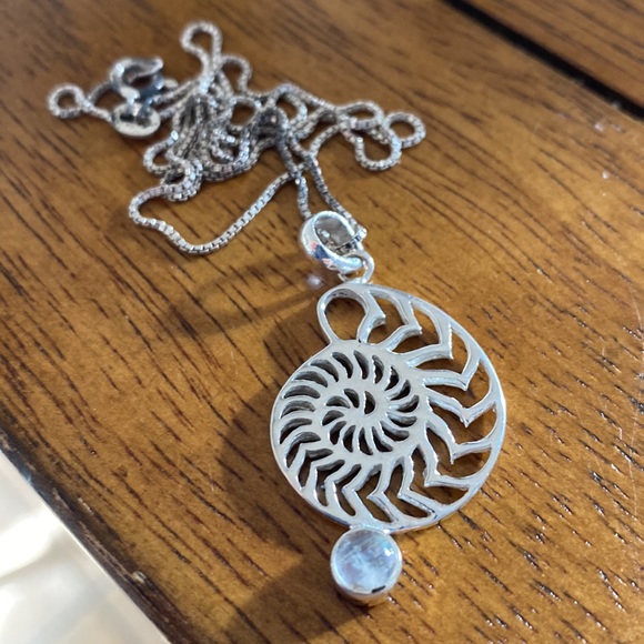 Sterling Silver Moonstone Shell 18 inch Necklace - Picture 3 of 3